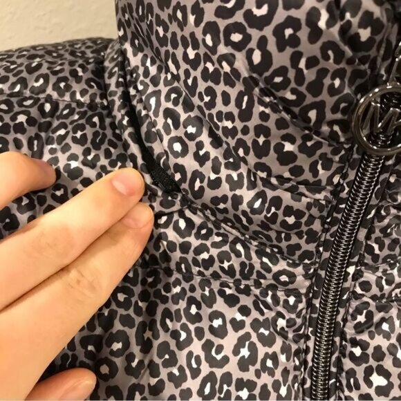 MICHAEL KORS WOMEN'S ANIMAL PRINT PACKABLE DOWN JACKET - Picture 11 of 16